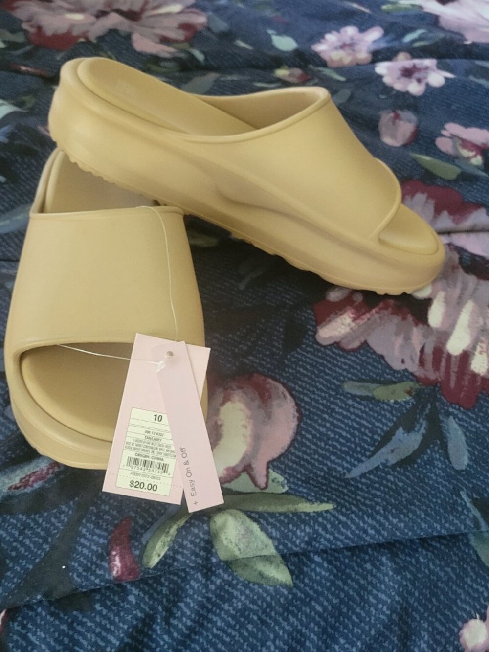 Ladies sandals size 10